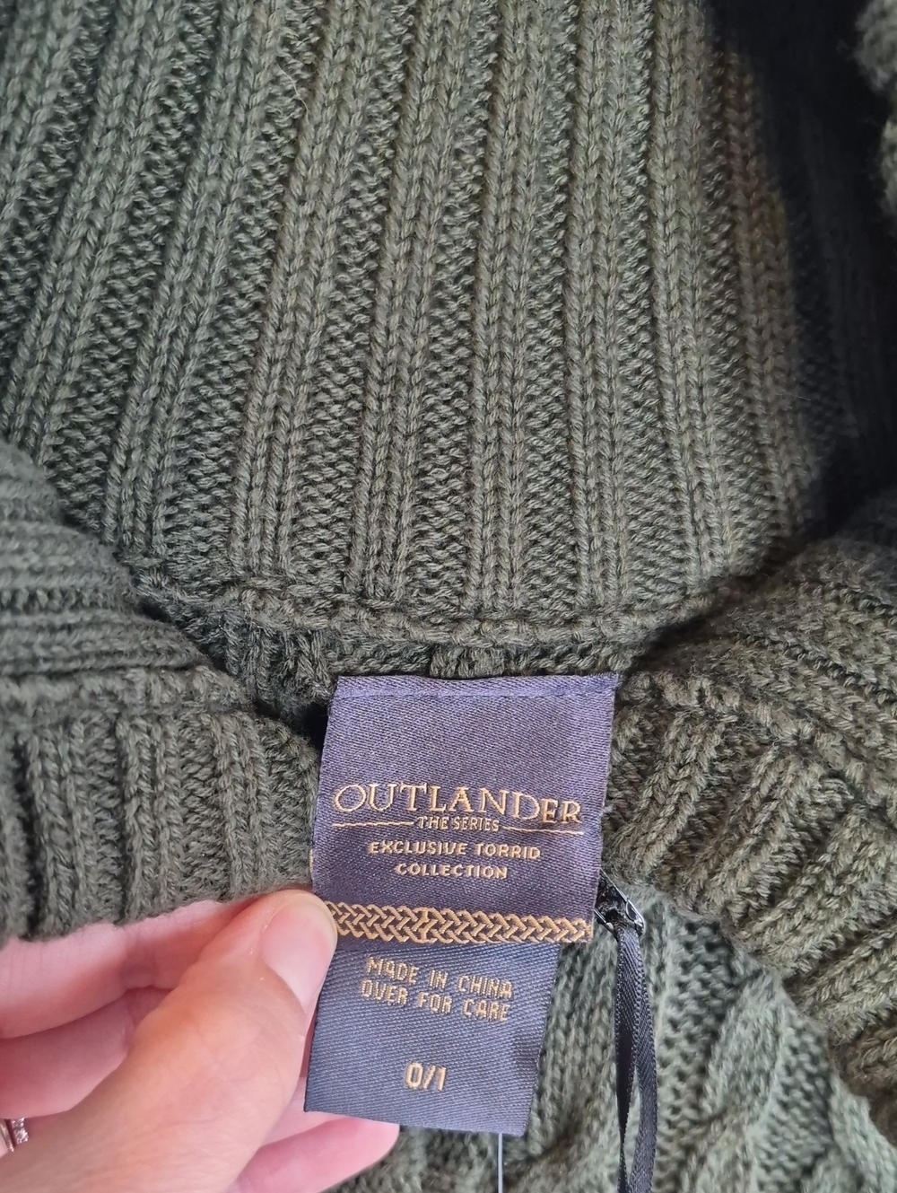 NWT Torrid X Outlander Cable Knit Cape/Poncho Size 0/1 - Picture 6 of 9